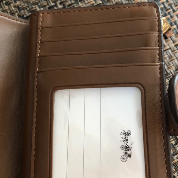 coach wallet, semi new. 🆕🆕🆕🆕🆕🆕 - Picture 14 of 16